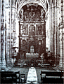 Foto antigua de la Iglesia de San Miguel. En la actualidad los dos púlpitos están sin tornavoz y ya no está la lampara situada delante del retablo