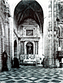Nave del Evangelio de la Iglesia de San Miguel. En la cabecera, el retablo del Santo Crucifijo de la Salud. (Foto: Manuel Pereiras)
