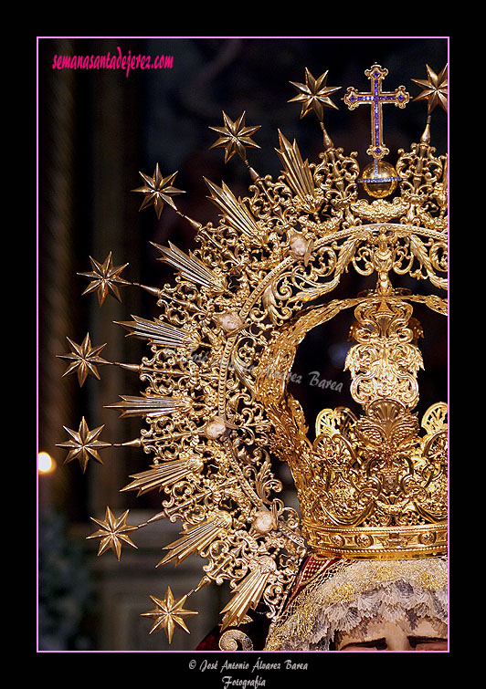 Ráfaga de la corona de salida de María Santísima de la Encarnación