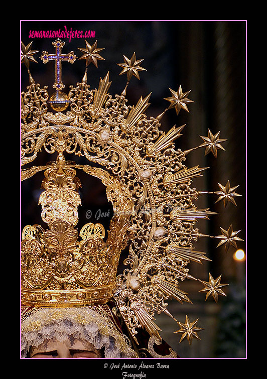 Ráfaga de la corona de salida de María Santísima de la Encarnación