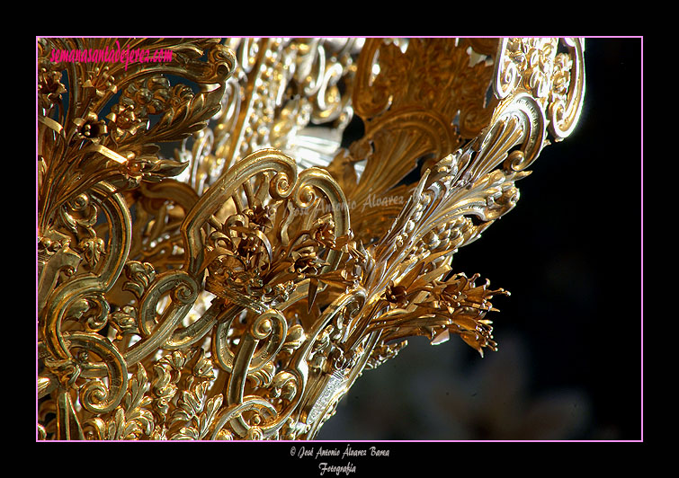 Detalle del canasto de la corona de salida de María Santísima de la Encarnación