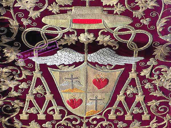 Escudo de la Hermandad en el techo del palio del Paso de María Santísima de la Encarnación 