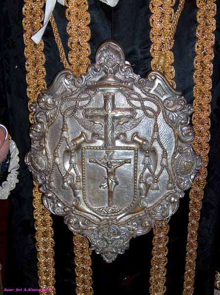 Medallón del Pertiguero del Paso del Santo Crucifijo de la Salud 