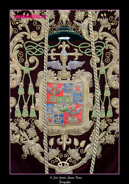 Escudo de la Hermandad del Santo Crucifijo