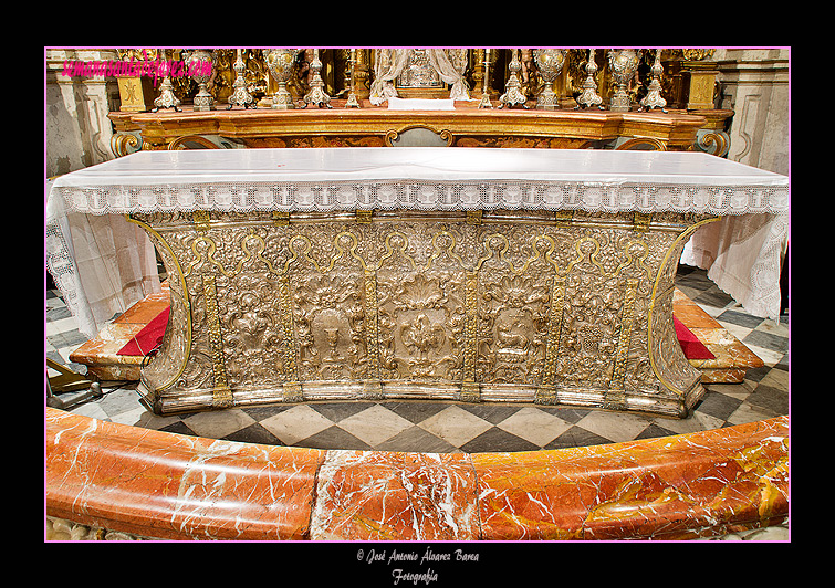 Frontal de altar de plata del Sagrario (Iglesia de San Miguel)