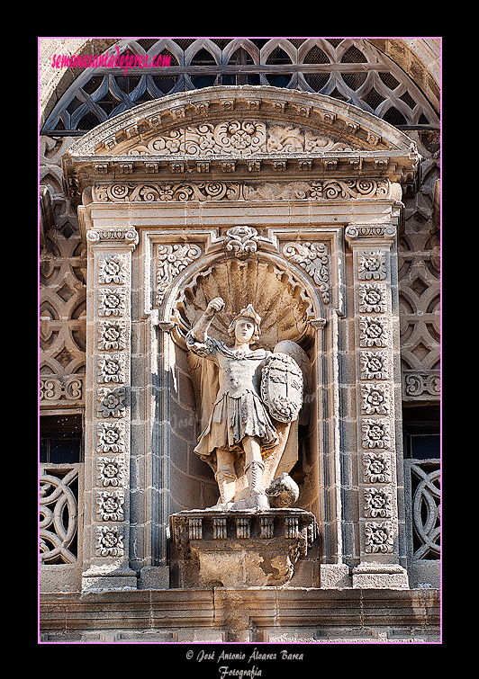 Efigie de San Miguel (Torre Fachada de la Iglesia de San Miguel)
