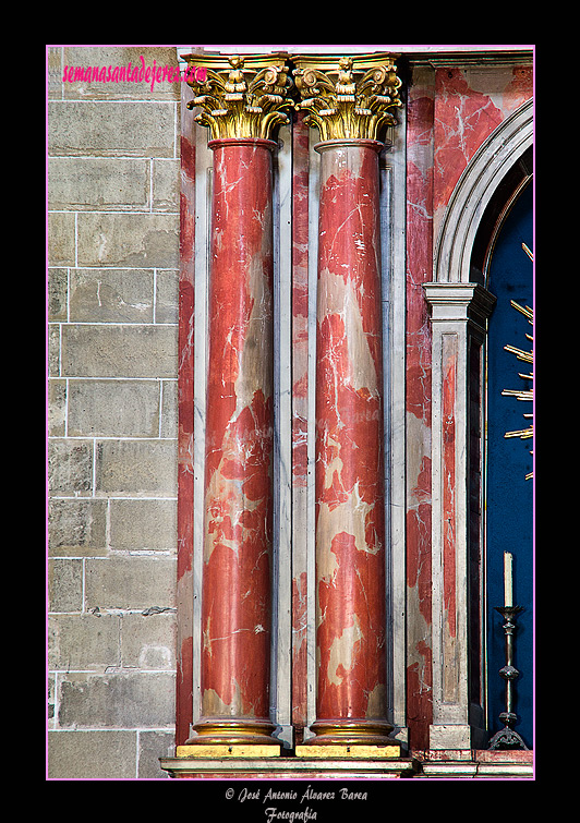 Par de columnas corintias del retablo de la Virgen del Socorro (Iglesia de San Miguel)