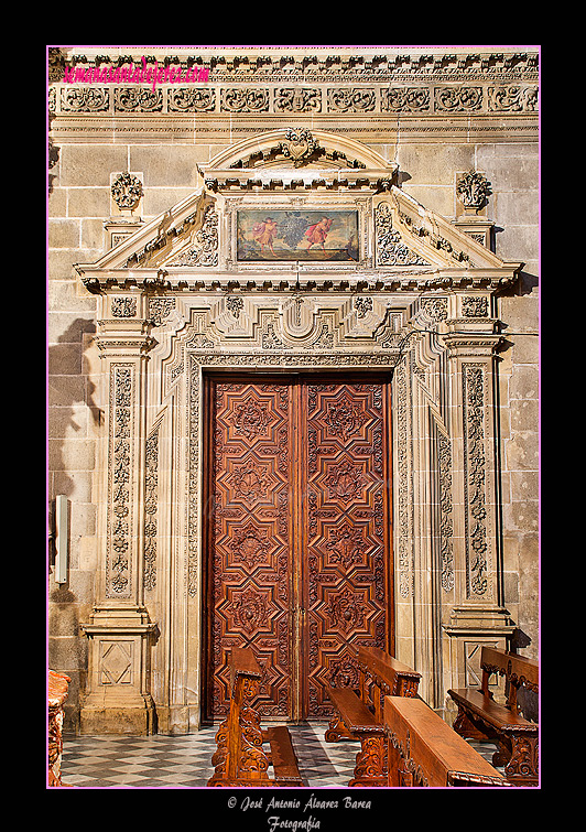 Portada de acceso al vestíbulo de la Capilla del Sagrario (Iglesia de San Miguel)