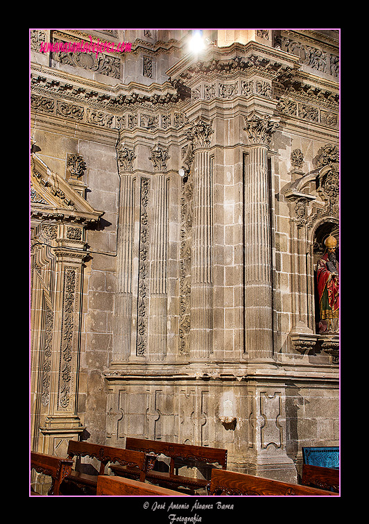 Columnas y repisas en la Capilla del Sagrario (Iglesia de San Miguel)