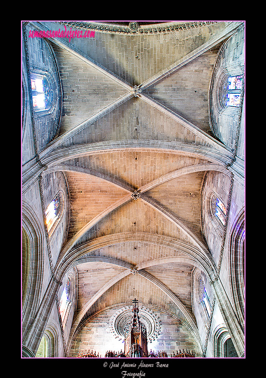 Bóvedas de los pies de la nave central de la Iglesia de San Miguel