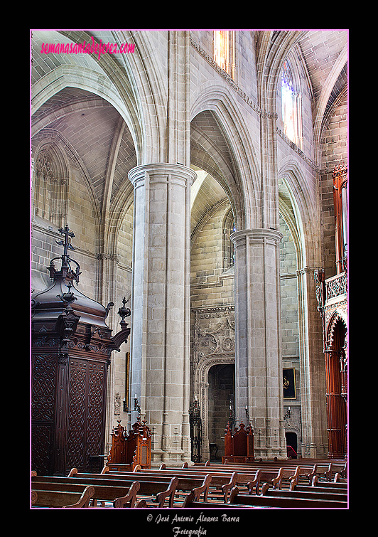 Pilares de los pies de la nave central de la Iglesia de San Miguel