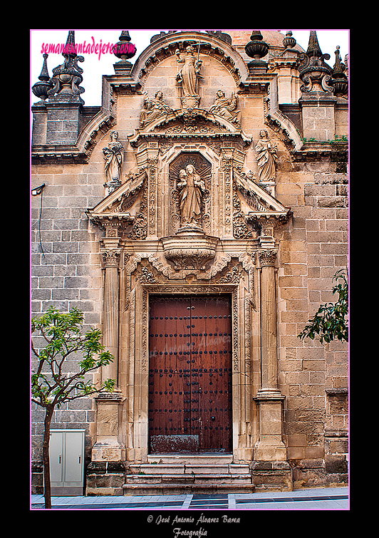 Portada exterior de la Capilla del Sagrario de la Iglesia Parroquial de San Miguel