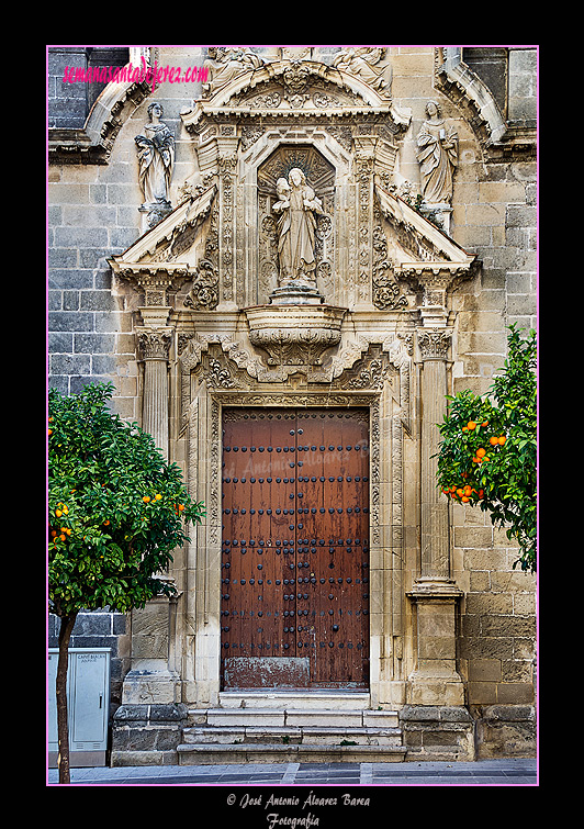 Portada exterior de la Capilla del Sagrario de la Iglesia Parroquial de San Miguel