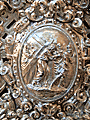 Medallón central del respiradero frontal del paso de palio de María Santísima de la Encarnación