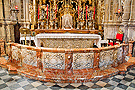 Comulgatorio de jaspe rojo y mármol blanco del Sagrario (Iglesia de San Miguel)