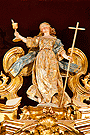 La Fé coronando el ático del retablo del Sagrario (Iglesia de San Miguel)