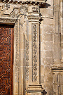 Pilastras de las portadas laterales de la Capilla del Sagrario (Iglesia de San Miguel)