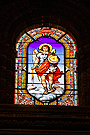 Vidriera del presbiterio: San Rafael (Iglesia de San Miguel)