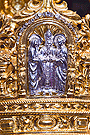 Detalle de las escenas en bajorrelieve del canasto de la Corona de Salida de Nuestra Madre y Señora del Traspaso 