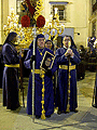 Nazareno que porta el Libro de Reglas de la Hermandad del Nazareno