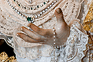 Mano izquierda de Nuestra Señora de la Esperanza de la Yedra