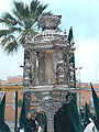 Farol que acompa&ntilde;a al Simpecado de la Hermandad de la Yedra