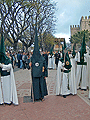 Representaci&oacute;n de la Hermandad de la Buena Muerte en la Antepresidencia del cortejo de palio de la Hermandad de la Yedra