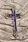Cruz pectoral en el rostrillo de María Santísima del Dulce Nombre