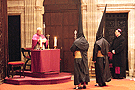 Diputado de Cruz de Guia solicitando la venia de paso en la Santa Iglesia Catedral para la Hermandad del Cristo de la Buena Muerte