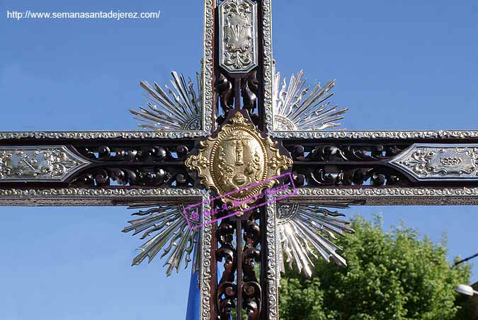 Detalle de la cruceta de la Cruz de Guia de la Hermandad del Cristo de Exaltación