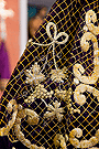 Detalle de toca sobremanto bordada en el manto de María Santísima de la Concepción