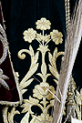 Detalle de los bordados de la túnica de San Juan Evangelista (Hermandad del Cristo de la Expiración)