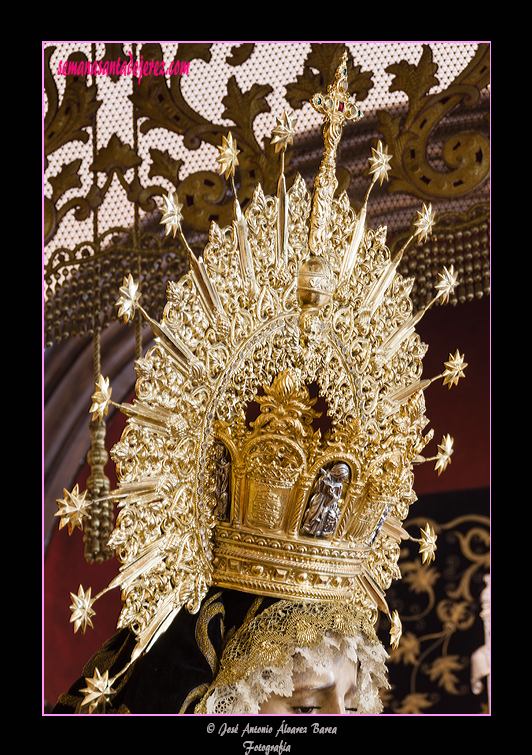 Corona de salida de Nuestra Madre y Señora de la Soledad