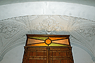 Detalle del techo sobre la puerta de entrada (Iglesia de la Victoria)