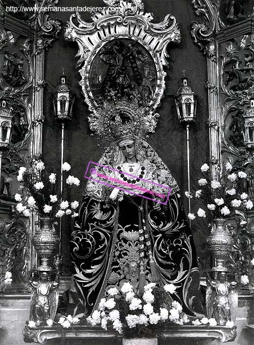 Altar de Culto presidido por la imagen Titular, Nuestra Señora de la Piedad (Archivo: V. Bellido)