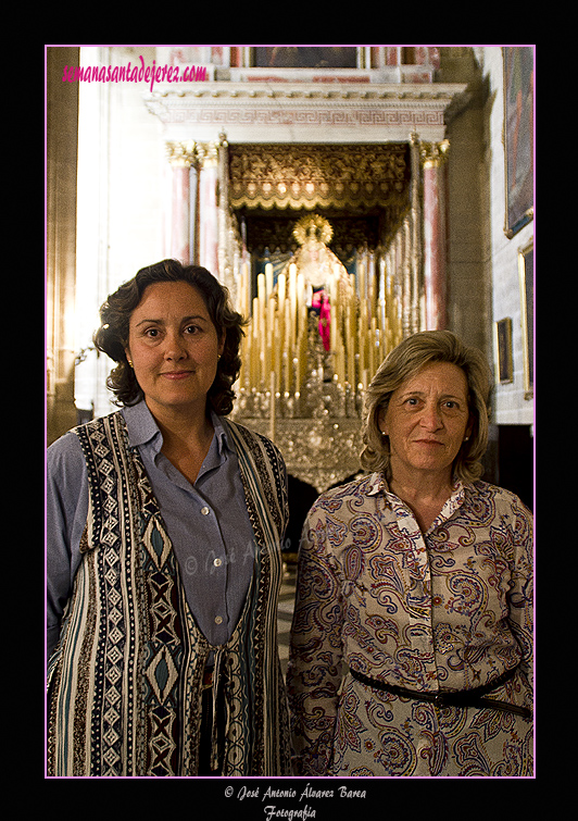 Mercedes Román Fernández y Dolores Elena Morales, camareras de las Imágenes de la Hermandad del Santo Crucifijo de la Salud