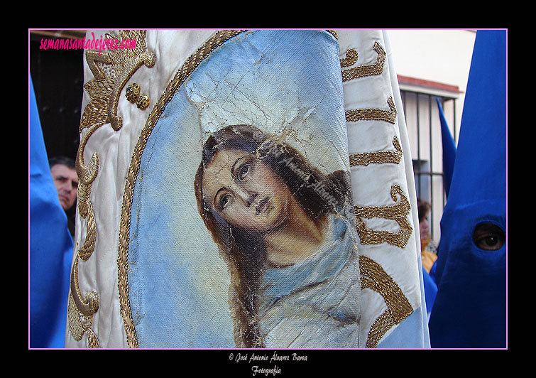 Detalle de la Bandera Concepcionista de la Hermandad de Cristo Rey en su Triunfal Entrada en Jerusalén