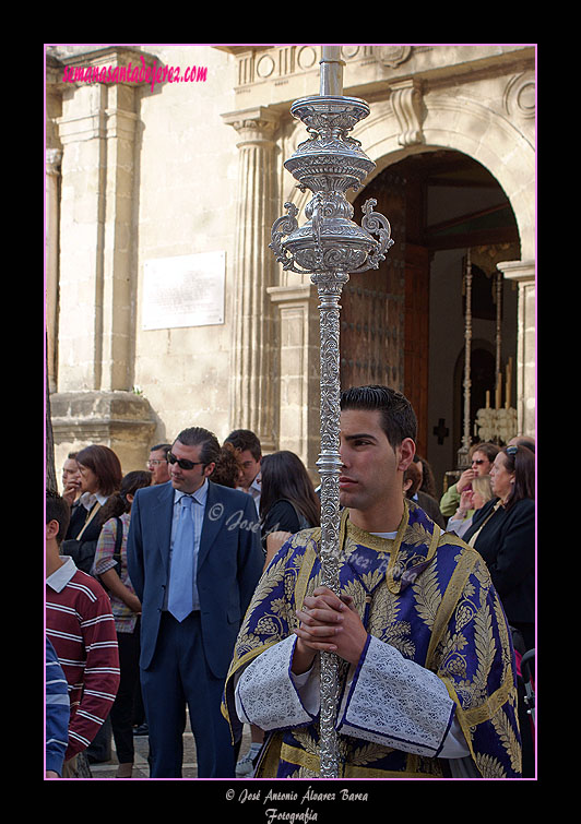 Acólito ceriferario del Paso de Misterio de Nuestro Padre Jesús del Consuelo en el Desprecio de Herodes