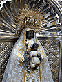 La Virgen de la Merced, en el frontal de los respiraderos del Paso de Palio de Madre de Dios de la Misericordia