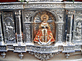 La Virgen de los Remedios, en un lateral de los respiraderos del Paso de Palio de Madre de Dios de la Misericordia