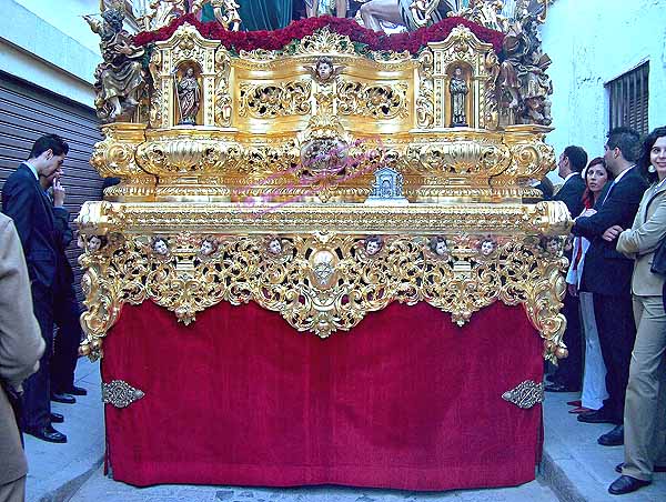 Detalle del frontal de los respiraderos del Paso de Misterio del Santisimo Cristo de la Coronación de Espinas