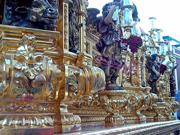 Detalle del lateral de la canastilla del Santisimo Cristo de la Coronación de Espinas