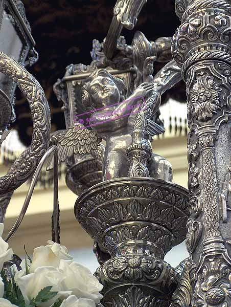Basamento de los candelabros de cola del paso de Palio de María Santísima de la Paz en su Mayor Aflicción