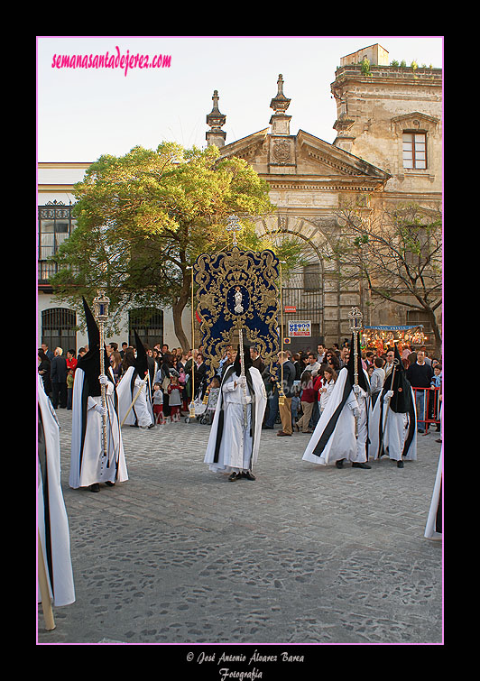 Presidencia del Simpecado de la Hermandad de la Coronación de Espinas