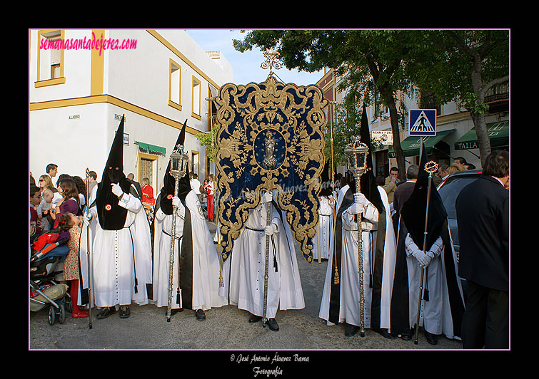 Presidencia del Simpecado de la Hermandad de la Coronación de Espinas