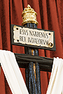 INRI de la Cruz en el paso de Misterio de Nuestra Señora de las Angustias