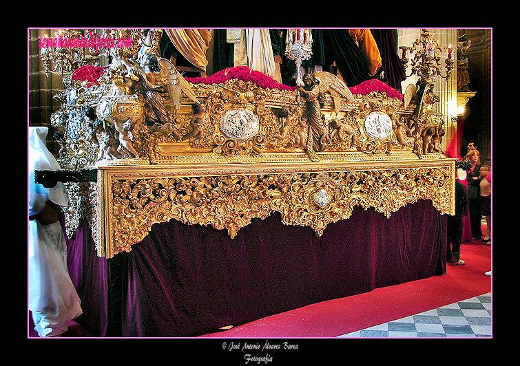 Lateral de la canastilla del Paso de Misterio de la Sagrada Cena de Nuestro Señor Jesucristo