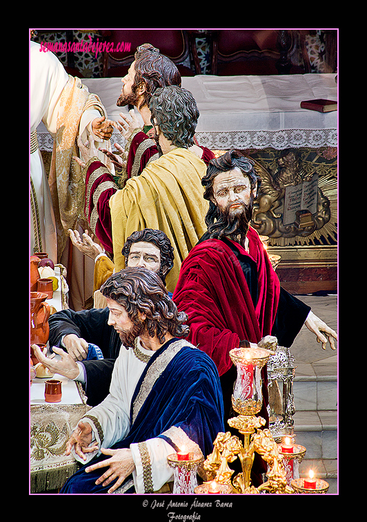 Algunos Apóstoles en el Paso de Misterio de la Sagrada Cena de Nuestro Señor Jesucristo