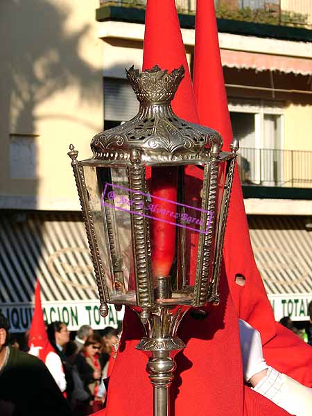 Farol que acompaña a la Bandera Sacramental de la Hermandad de la Cena