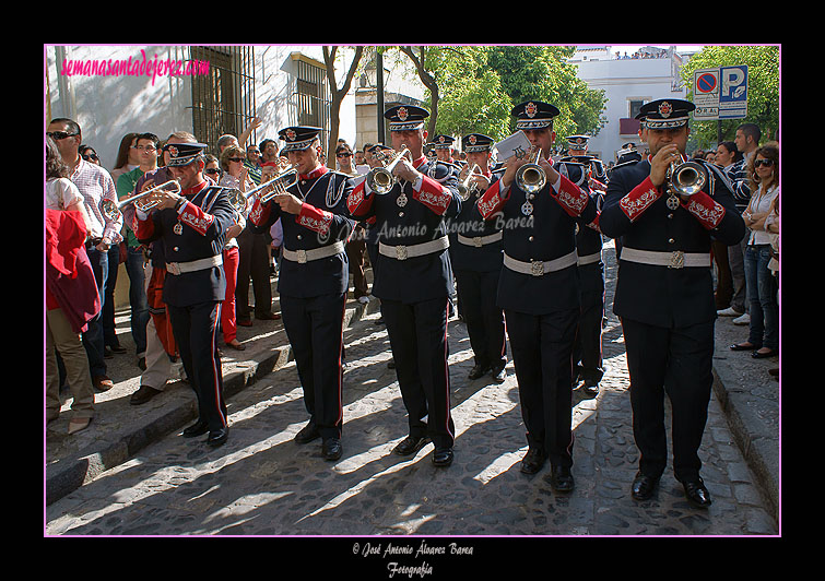 Agrupación Musical Nuestra Señora de la Estrella, de Dos Hermanas (Sevilla), tras el paso de Misterio de la Hermandad de la Sagrada Cena